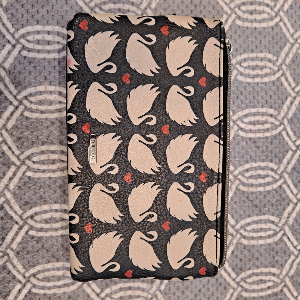 Relic Black White Swan With Red Heart Pattern Cell Phone Holder Wallet - Picture 6 of 8